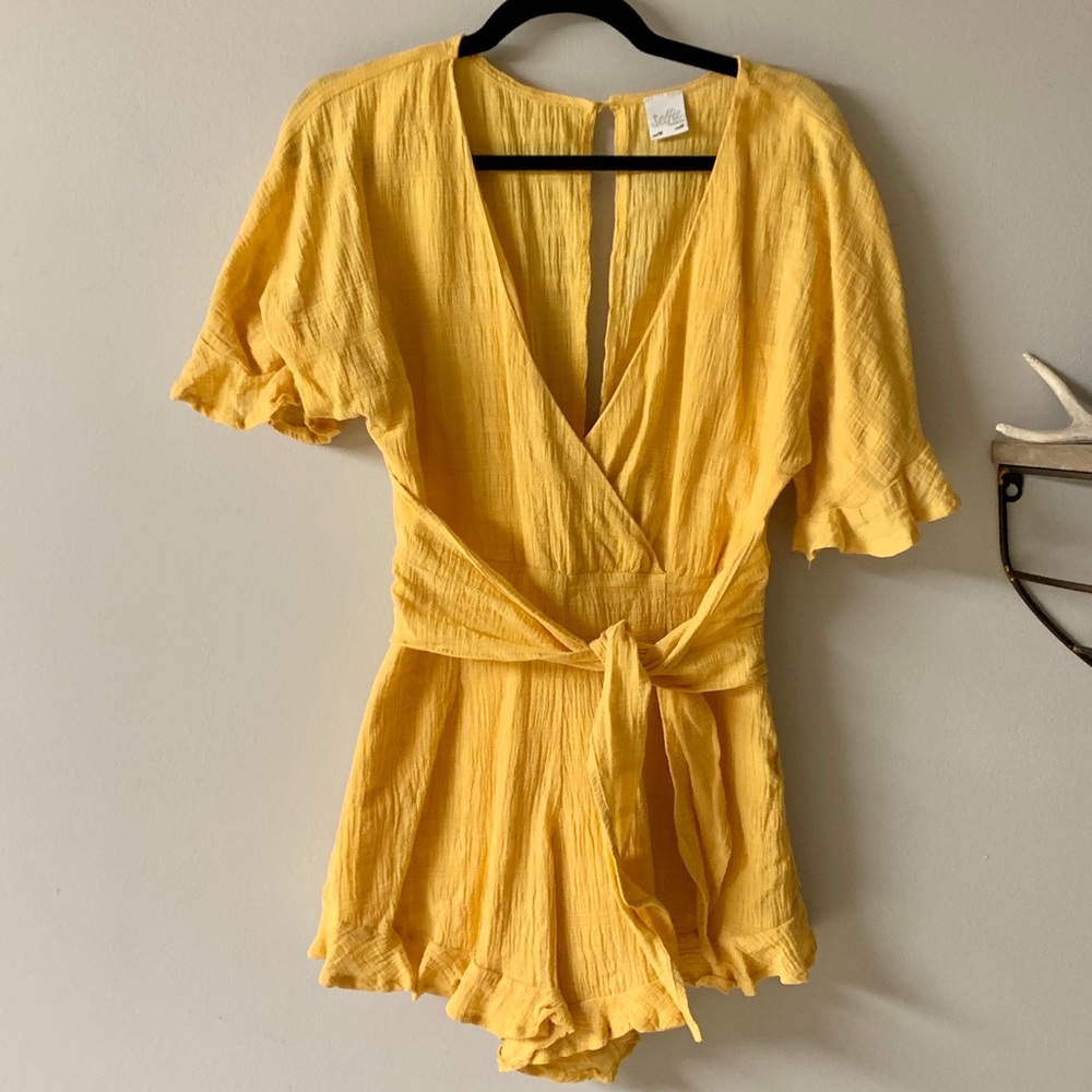 Selfie Leslie- Yellow Linen Romper